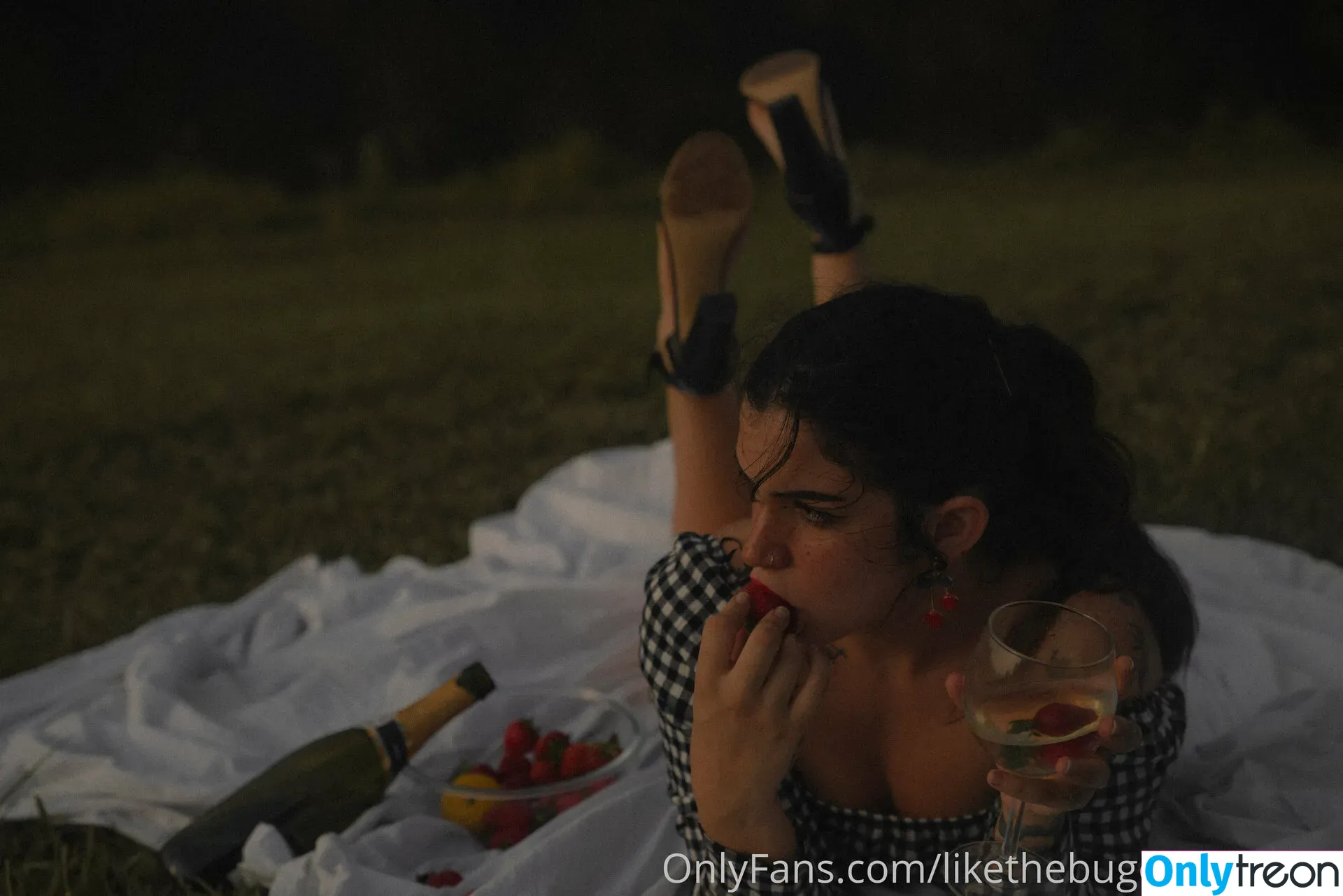 likethebugortheletter nude photo #0058 (likethebugortheletter)