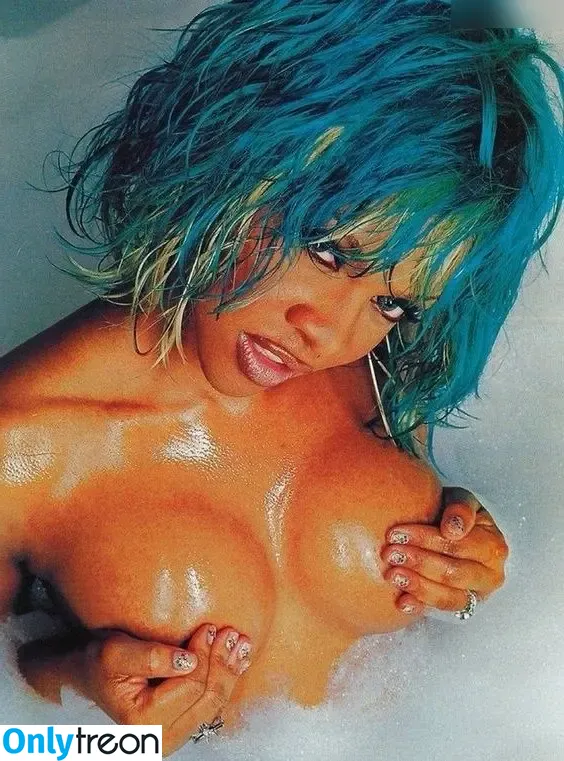 Lil' Kim nude photo #0033 (lilkimthequeenbee)