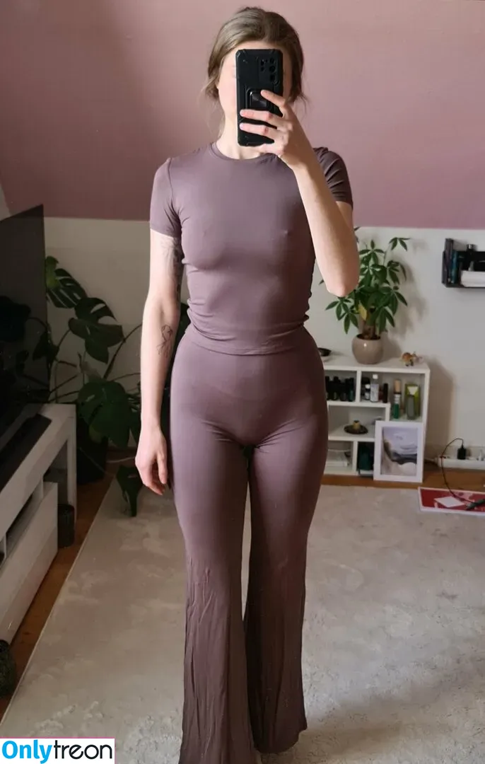 lil_hanne nude photo #0011 (kalemia / lilhanne)
