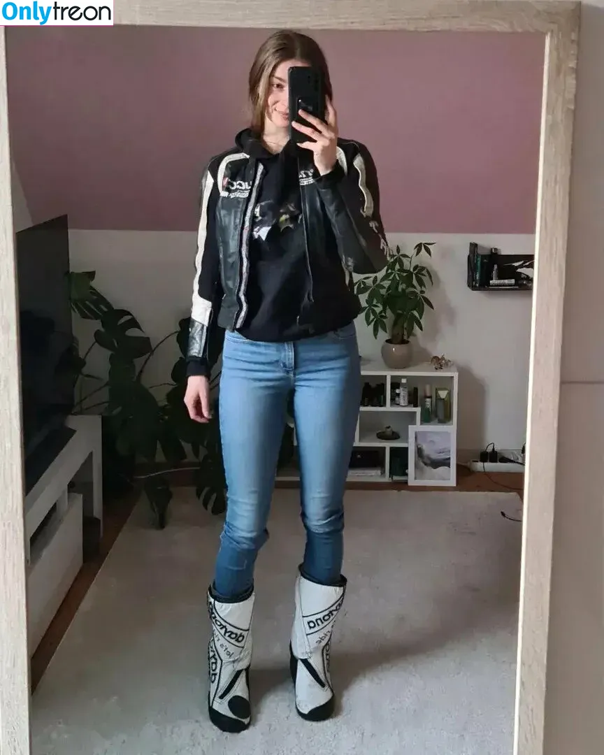 lil_hanne голая photo #0017 (kalemia / lilhanne)