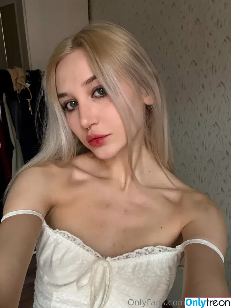 lil_lunabell nude photo #0008 (lill.unabelle)