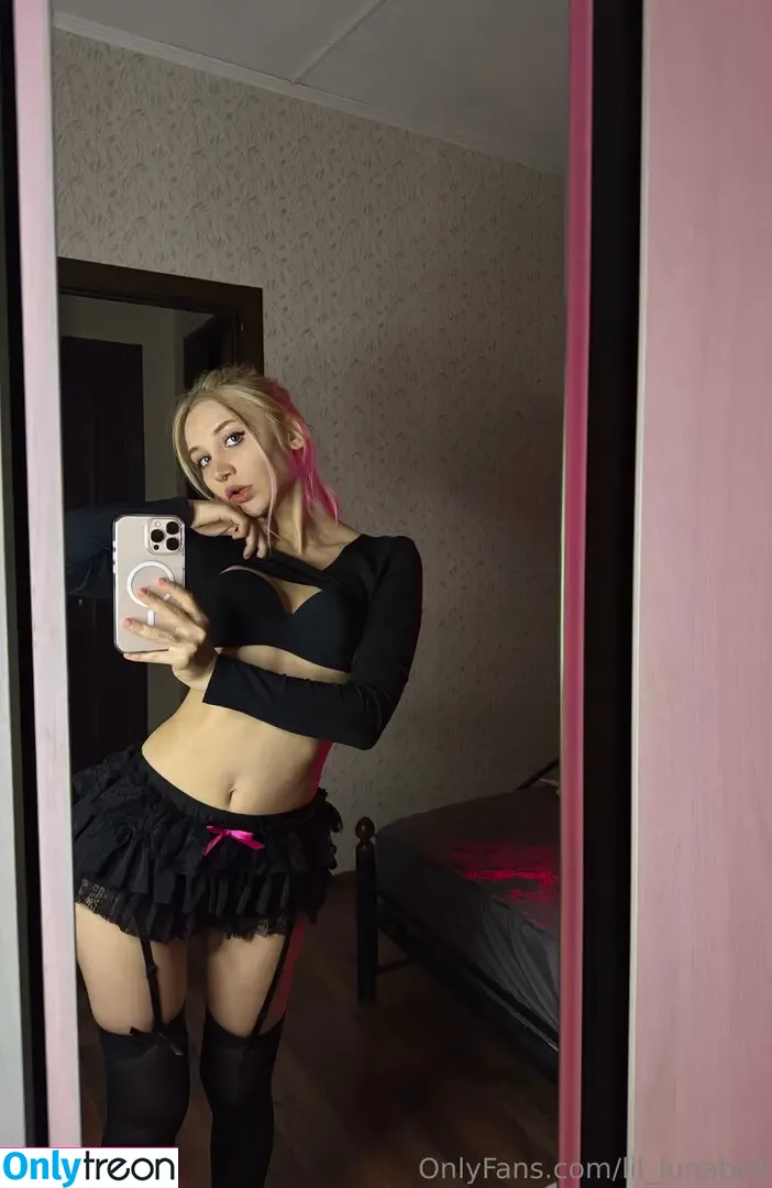 lil_lunabell nude photo #0023 (lill.unabelle)