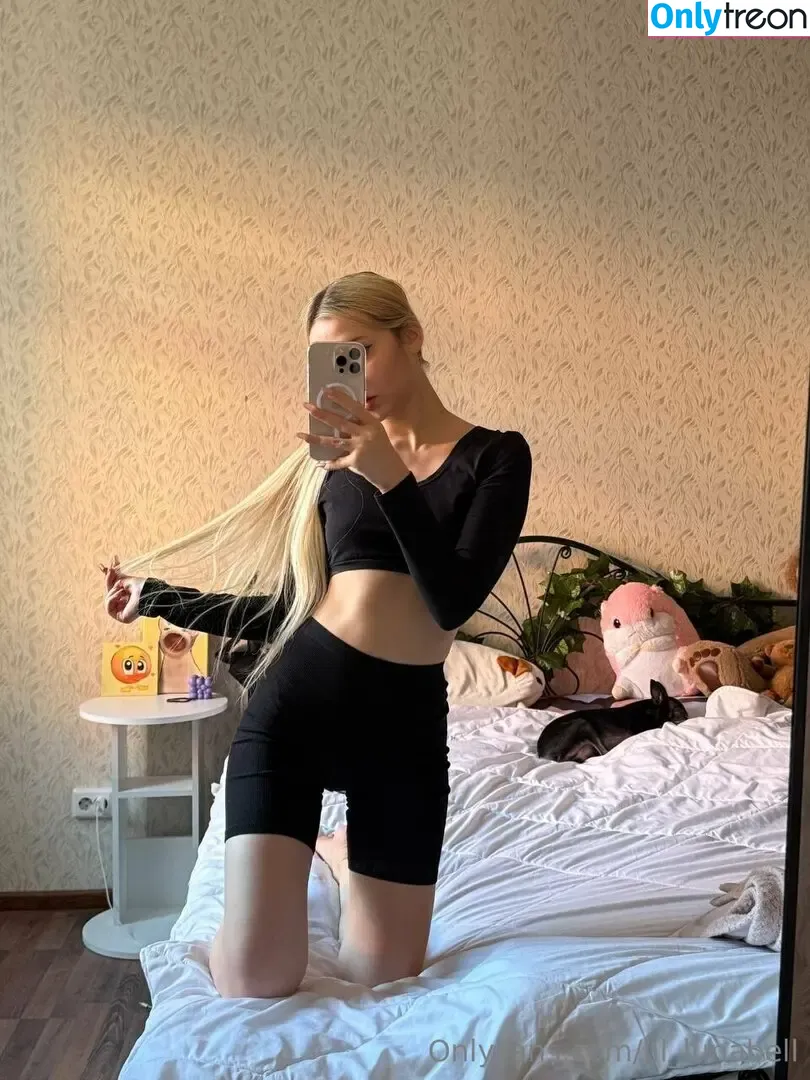 lil_lunabell nude photo #0058 (lill.unabelle)