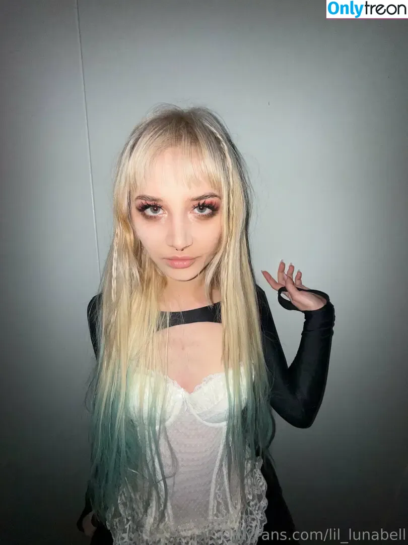 lil_lunabell nude photo #0064 (lill.unabelle)