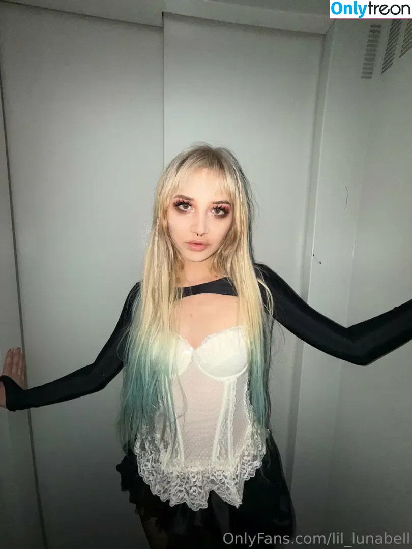 lil_lunabell nude photo #0065 (lill.unabelle)