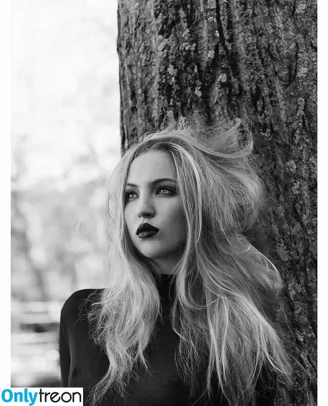 Lila Moss голая photo #0081 (lilamoss)