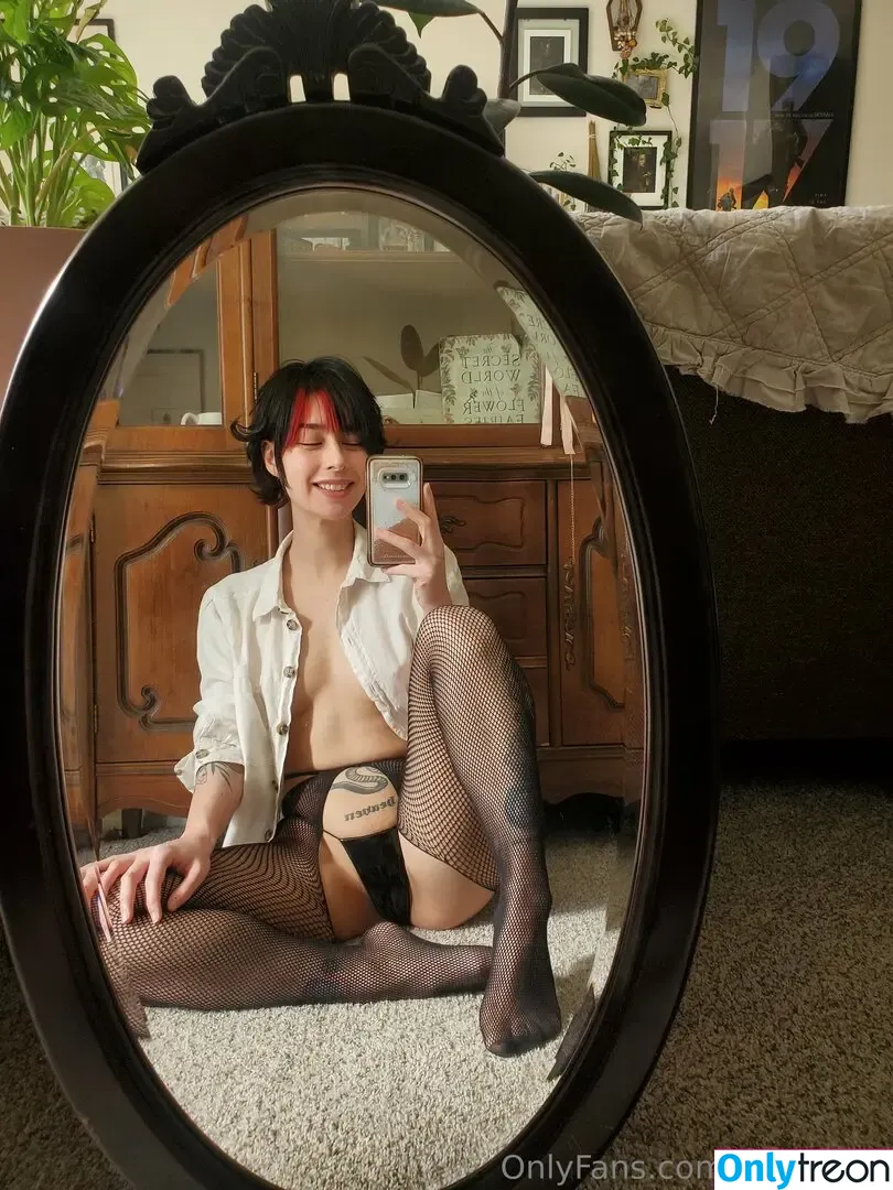 lilbathory nude photo #0291 (lil.bathory)