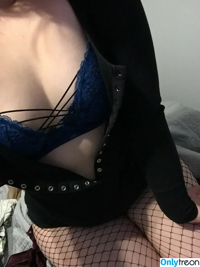 Lilbunnybab nude photo #0003 (Moonn-princesss / lilbunny.baby / lilbunnybabyx)
