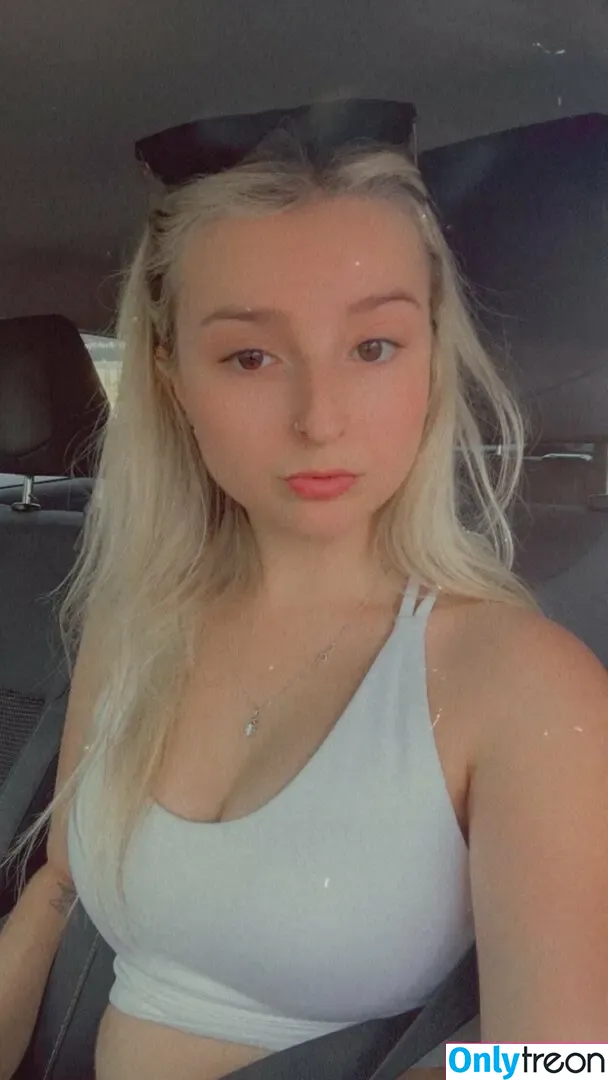 Lilchloek nude photo #0013 (Lilchloelovee / lildurk)
