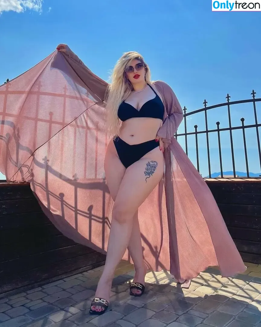 Lili Marko nude photo #0004 (limark13)