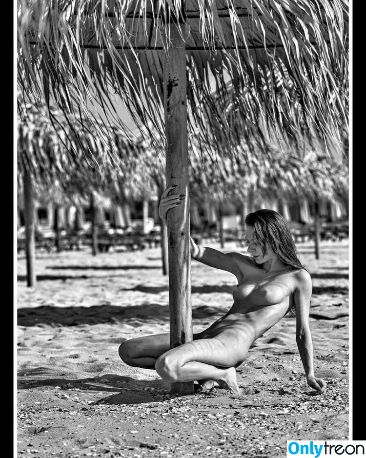 Lilith13goddesss nude photo #0018 (Lili Bulgarian / lilith13goddesssss)