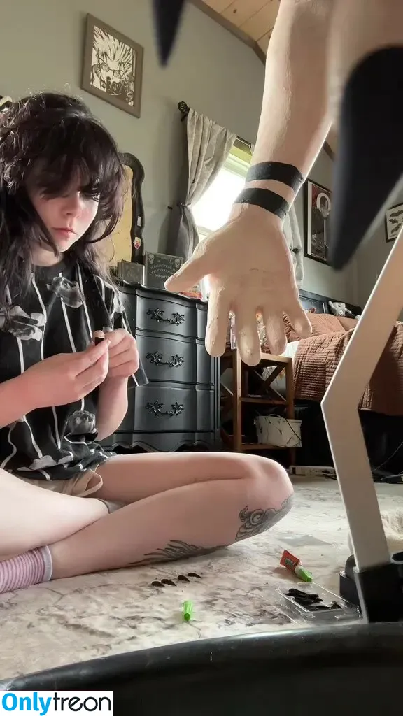 Liljellyshark nude photo #0002 (Liljellyshark)