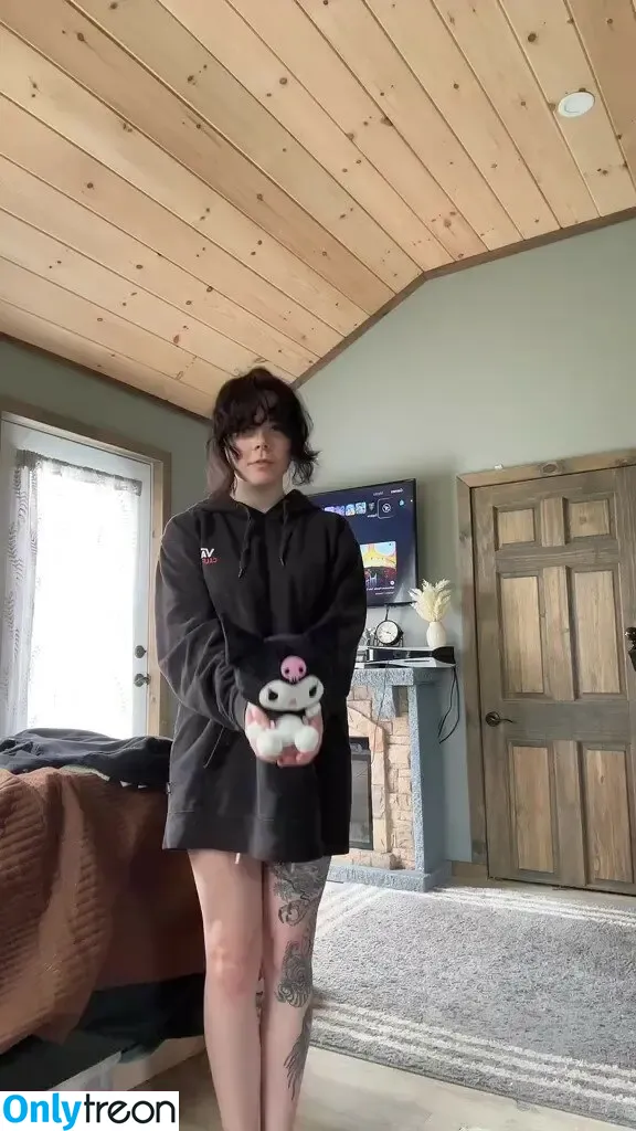 Liljellyshark nude photo #0003 (Liljellyshark)
