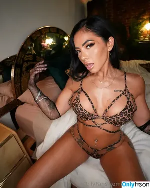 lilkymchiii / danellemfishback nude photo #0007