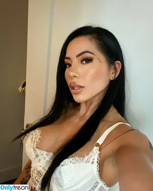 lilkymchiii / danellemfishback nude photo #0009