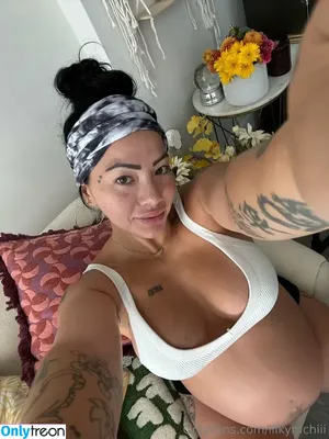 lilkymchiii / danellemfishback nude photo #0018