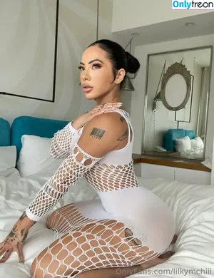 lilkymchiii / danellemfishback nude photo #0021