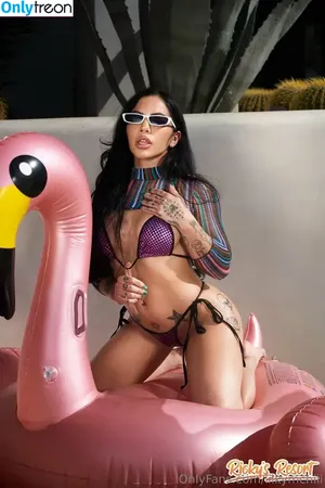 lilkymchiii / danellemfishback nude photo #0033