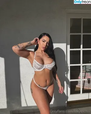 lilkymchiii / danellemfishback nude photo #0036