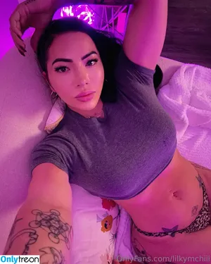 lilkymchiii / danellemfishback nude photo #0045