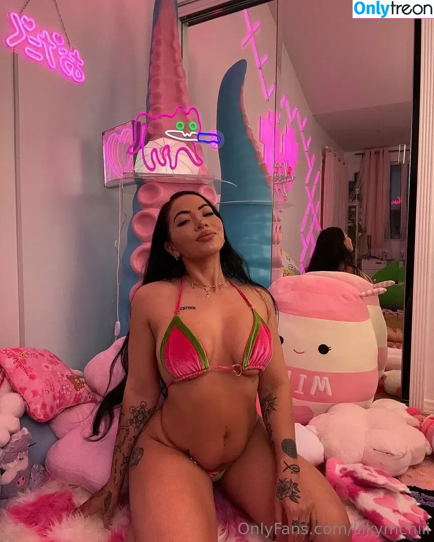 lilkymchiii nude photo #0049 (danellemfishback)