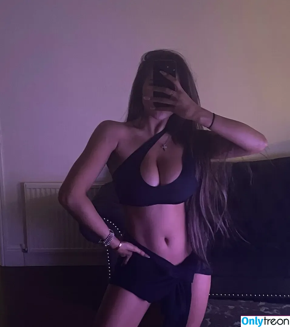 Lilli C nude photo #0013 (lilli.c.schweiger / lilyxcrz)