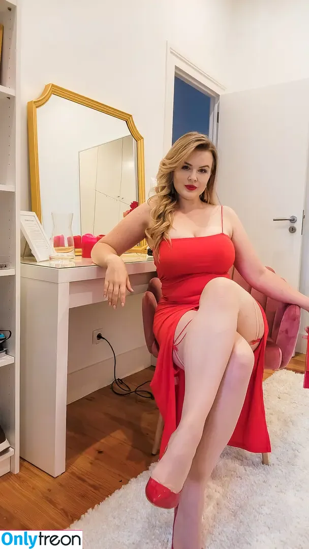 Lilli Luxe nude photo #0069 (LilliLuxe)