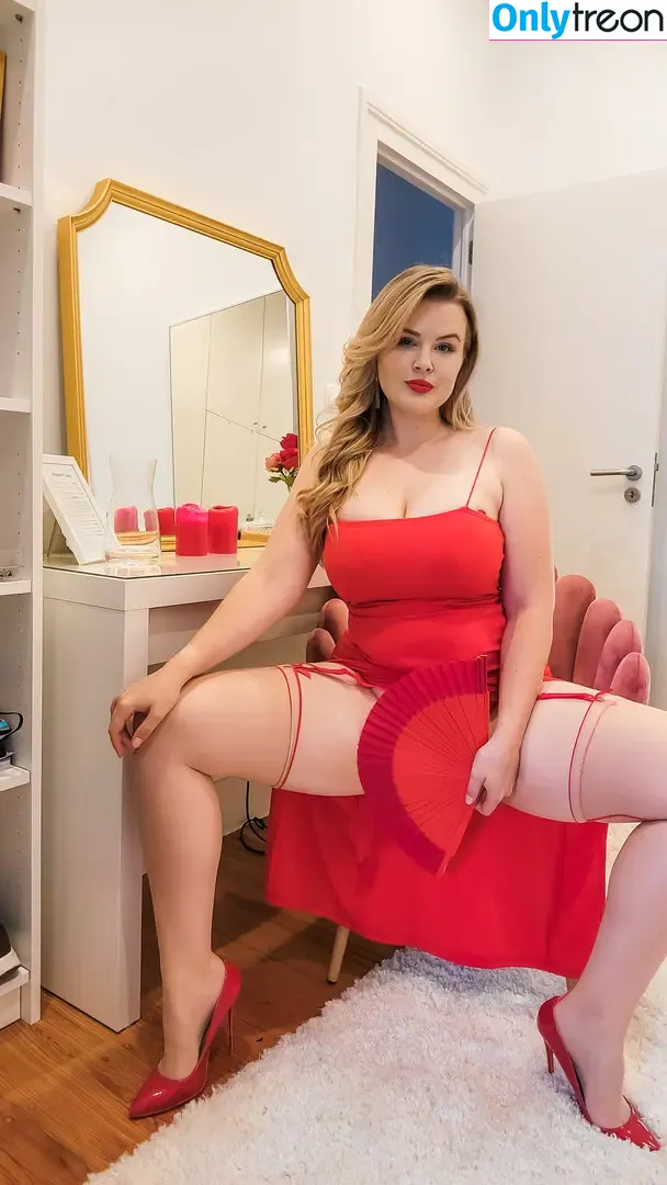 Lilli Luxe nude photo #0070 (LilliLuxe)