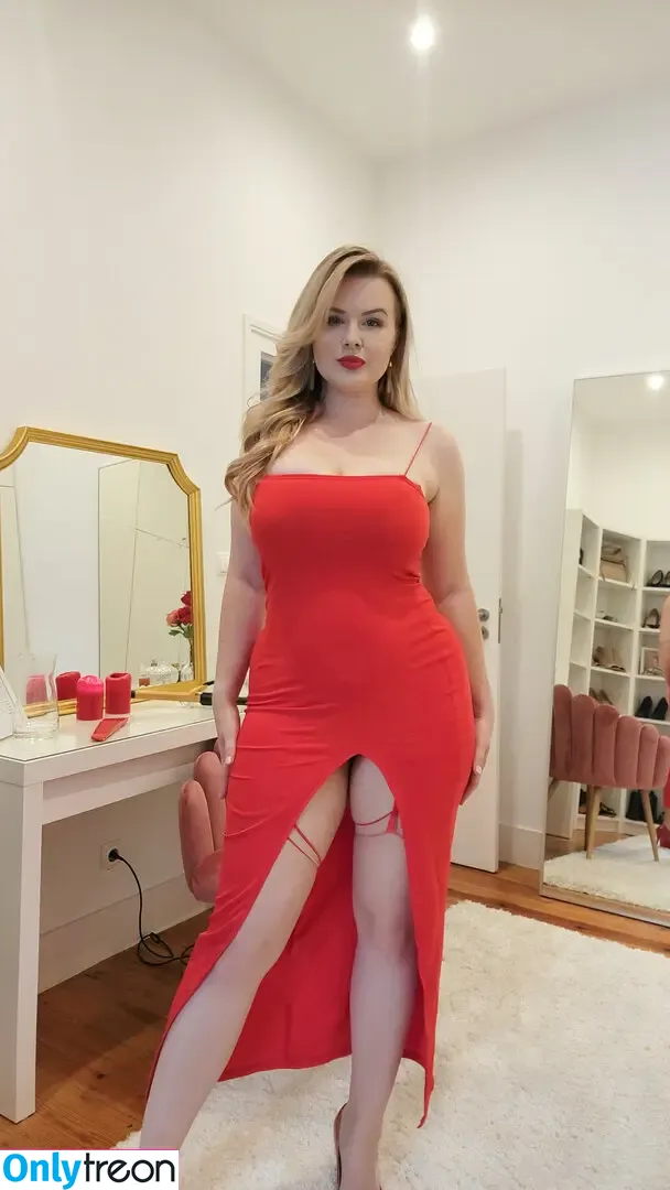 Lilli Luxe nude photo #0072 (LilliLuxe)