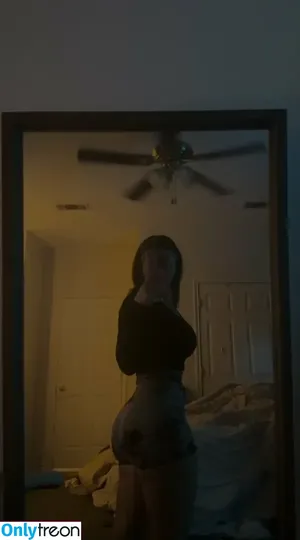 Lillianjl_ / lillianfeet / lilly.leblanc nude photo #0017