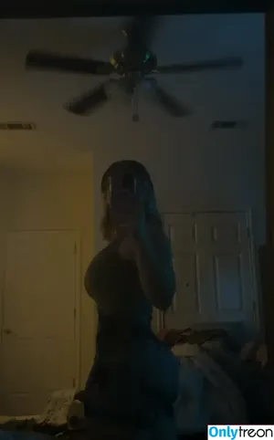 Lillianjl_ / lillianfeet / lilly.leblanc nude photo #0018