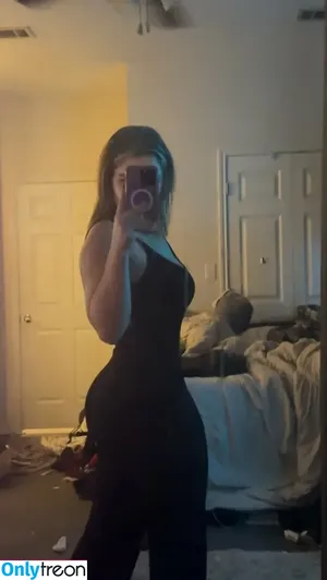 Lillianjl_ / lillianfeet / lilly.leblanc nude photo #0019