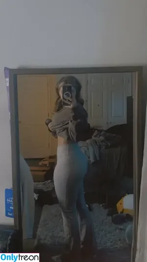 Lillianjl_ / lillianfeet / lilly.leblanc nude photo #0024