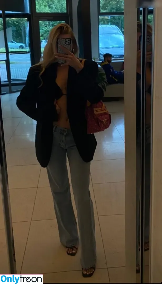 Lillimsr nude photo #0004 (Lillimsr)