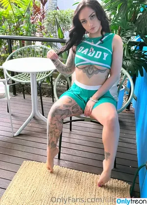 lillodgefree / livingtinywithawolf nude photo #0049