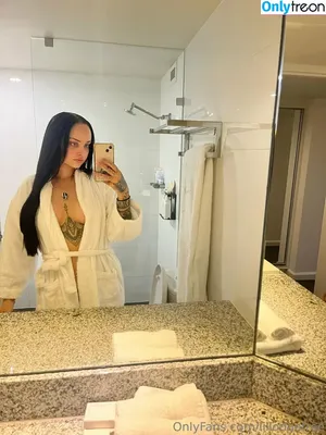 lillodgefree / livingtinywithawolf nude photo #0060