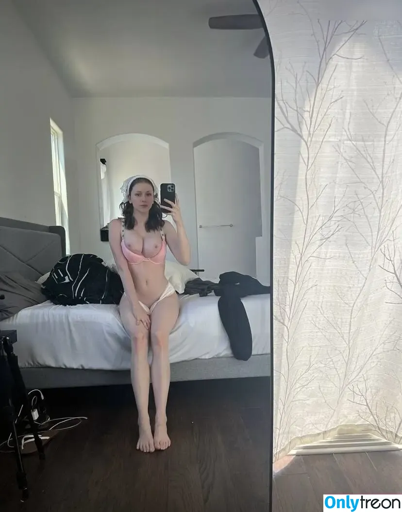 Lilly Bloomes nude photo #0085 (LillyBloomes)