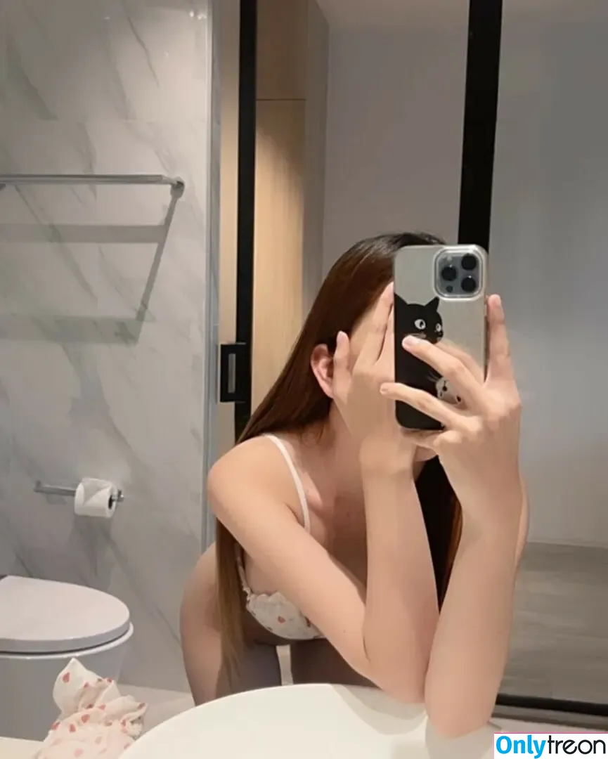 lilly_kamolnicha nude photo #0004 (lilly_kamolnicha)