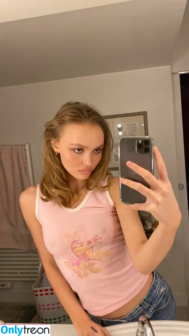 Lilly Rose Depp nude photo #0079 (lilrose_ / lilyrose_depp)