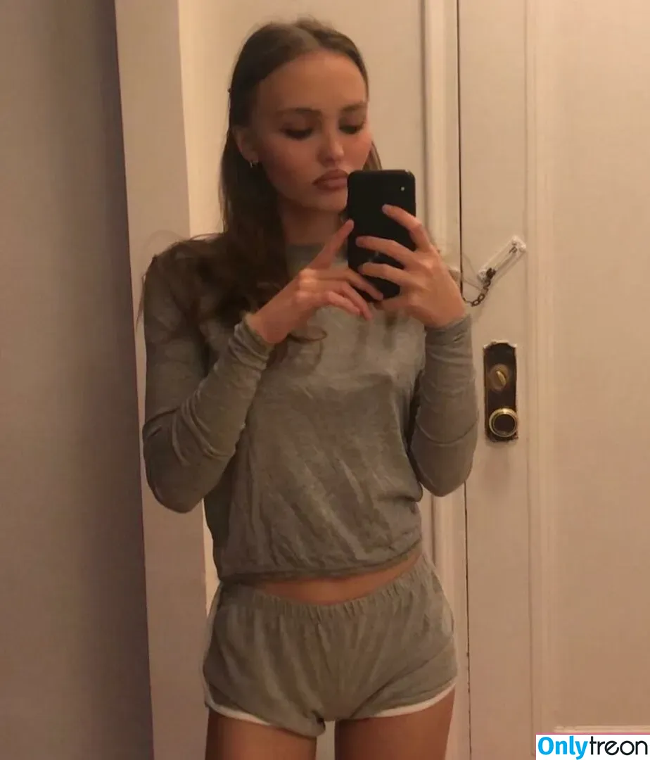 Lilly Rose Depp nude photo #0085 (lilrose_ / lilyrose_depp)