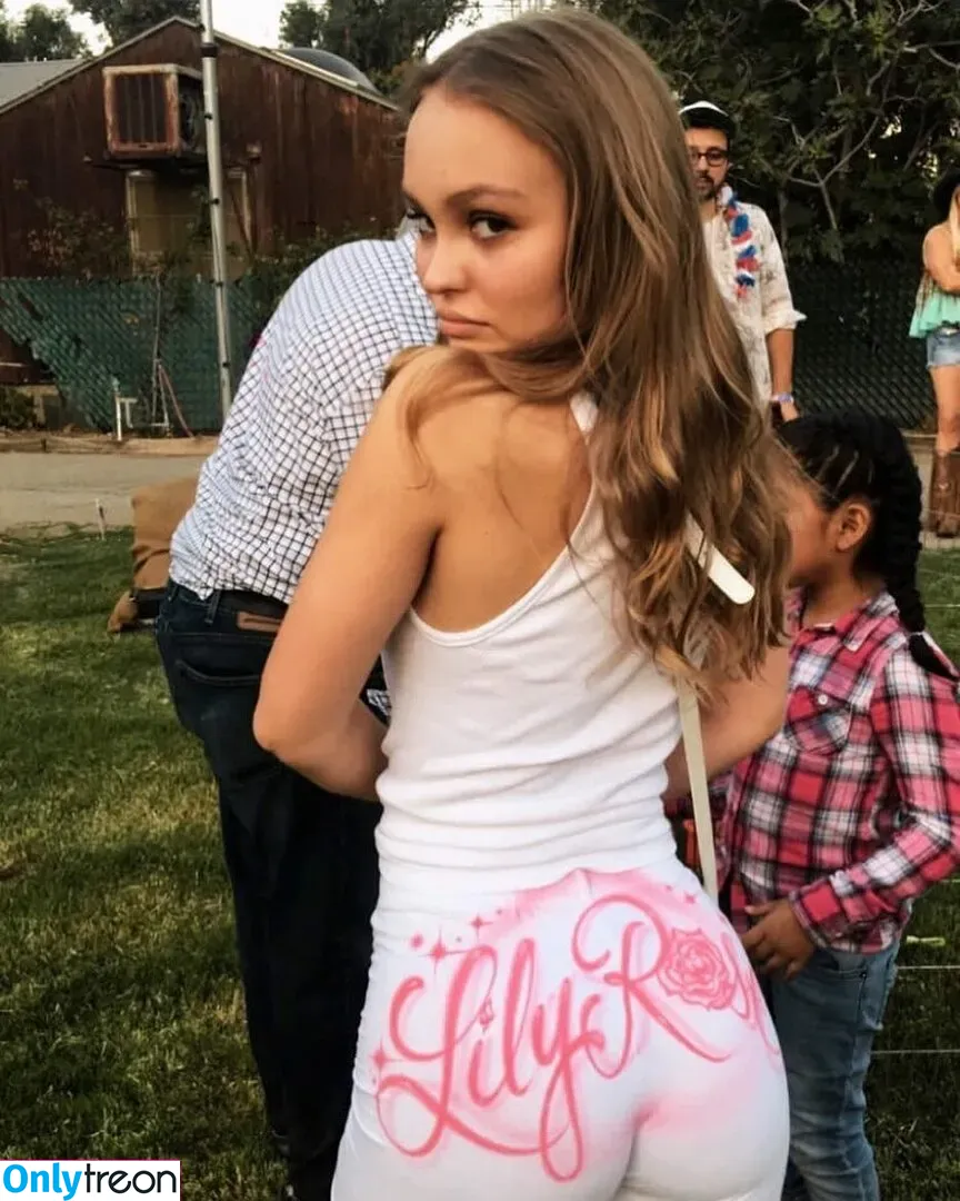 Lilly Rose Depp nude photo #0104 (lilrose_ / lilyrose_depp)