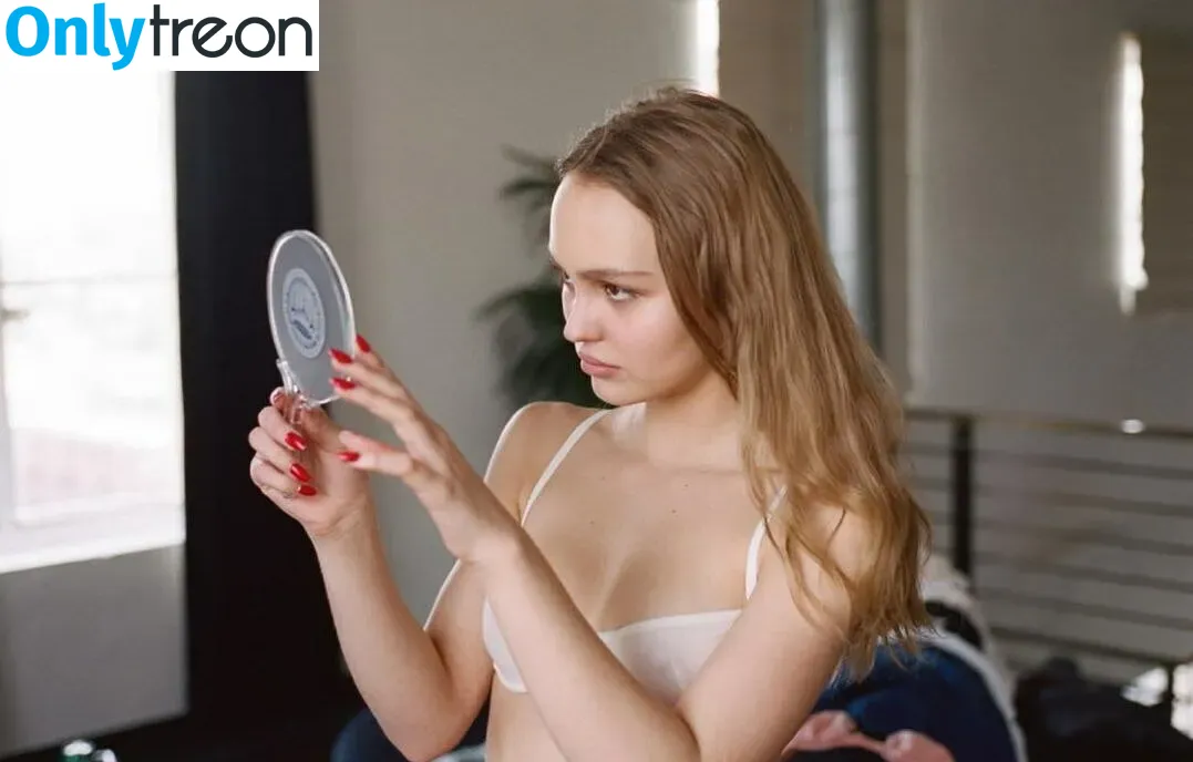 Lilly Rose Depp nude photo #0114 (lilrose_ / lilyrose_depp)