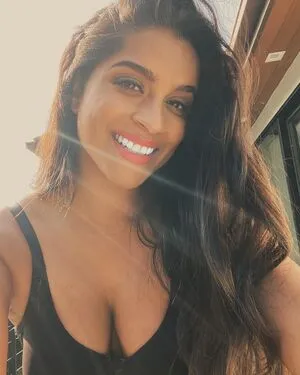 Lilly Singh / lilly фото голая #0016
