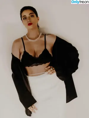 Lilly Singh / lilly фото голая #0292