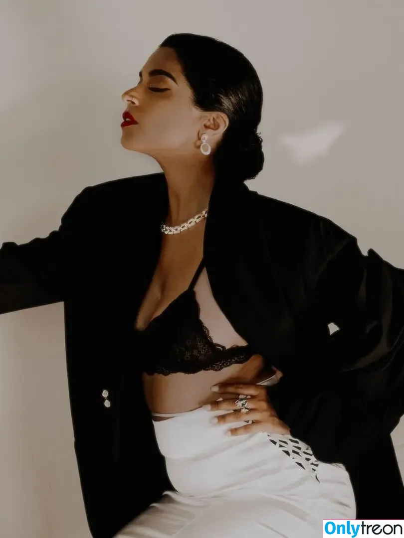 Lilly Singh голая photo #0286 (lilly)