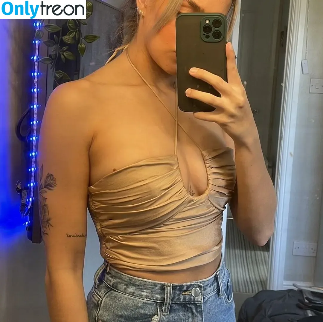 Lilly Walker nude photo #0024 (llilywalkerr / piont)