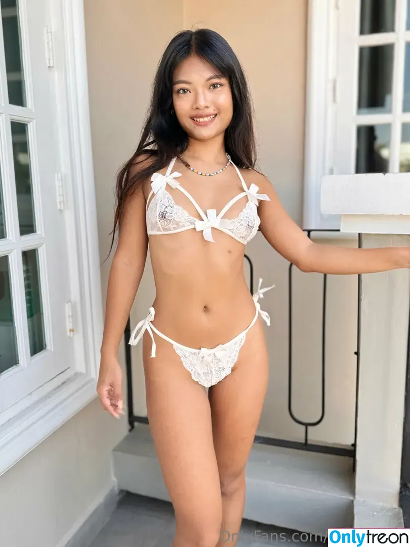lillyfunasia nude photo #0002 (lillyfunasia)