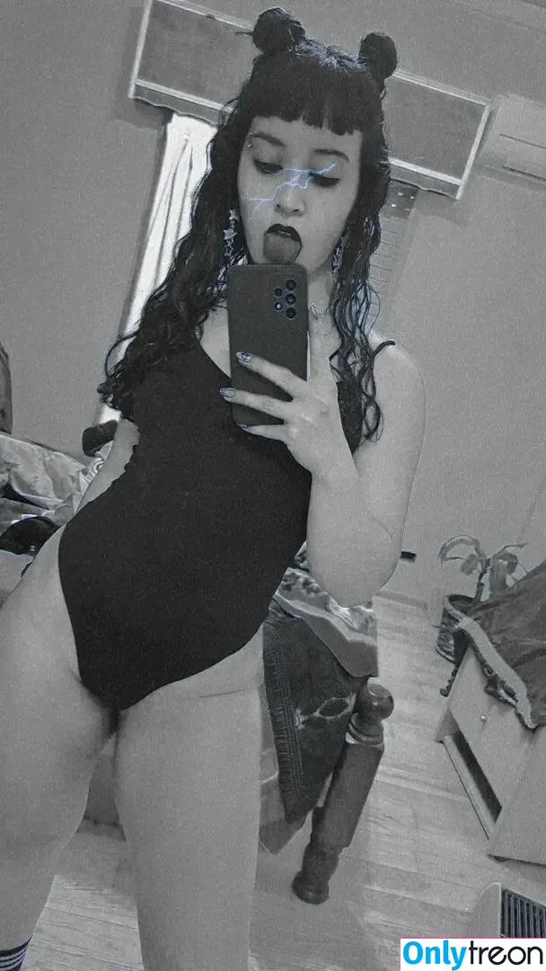 lilmavissx nude photo #0006 (lilmissvyxsin)