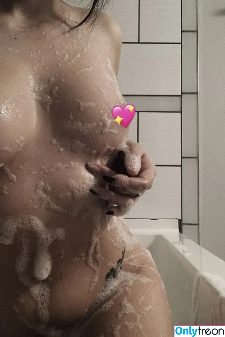 lilmoonbbyy nude photo #0005 (lilmoonbby)