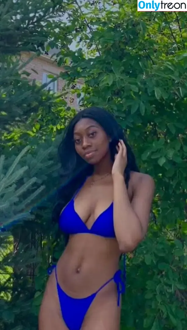 Liltecette nude photo #0001 (trsunmola)